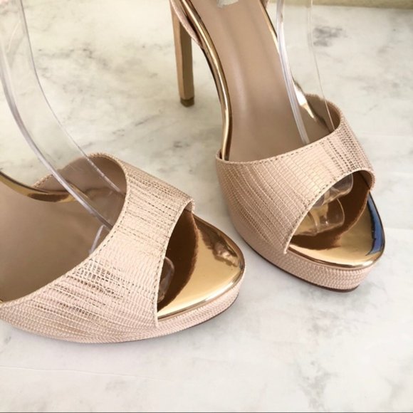 Ankle Strap Elegant Platform Pump - Picture 7 of 9